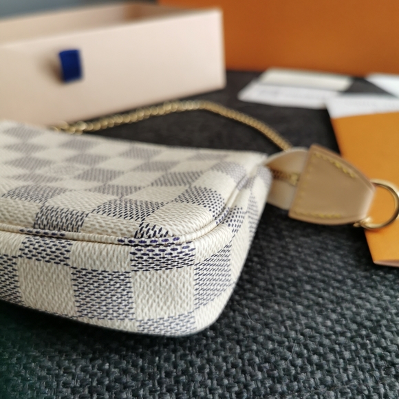 $6️⃣7️⃣5️⃣Louis Vuitton Mini Pochette Damier Azure - Picture 4 of 7